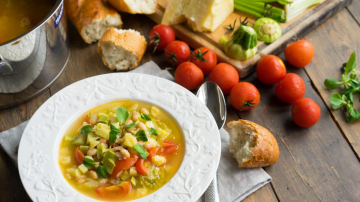 Minestrone verde – o variantă simplificată a unui prânz rafinat