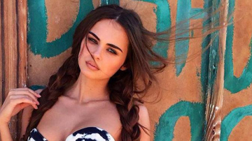 Ксения Дели опубликовала отрывок из клипа, в котором снялась