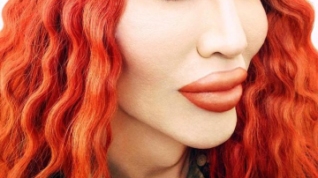 Британский певец едва не погиб после трехсот пластических операций