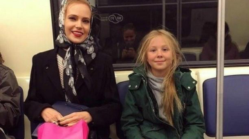 Девятилетнюю дочь Глюк’oZы, впервые спустившуюся в метро, приняли за бездомную