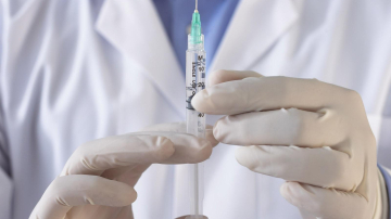 Минздрав и минпросвещения спорят по поводу вакцинации в школах