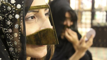 Un arab a divorțat, văzîndu-și pentru prima dată soția nemachiată