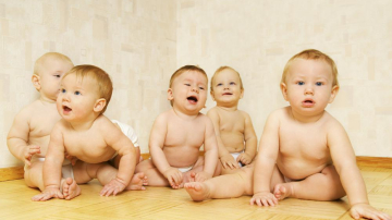 Во сколько месяцев можно сажать девочек и мальчиков?