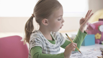 Открытие: пальцы помогают человеку освоить математику