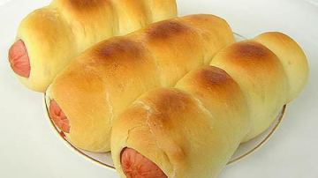 Несмотря на запрет Минздрава, в столичных лицеях продолжают продавать сосиски