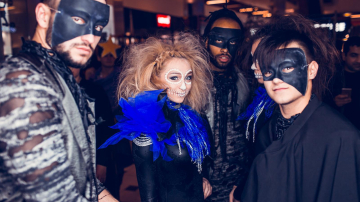 De Halloween, Shopping MallDova a îmbrăcat straie de groază