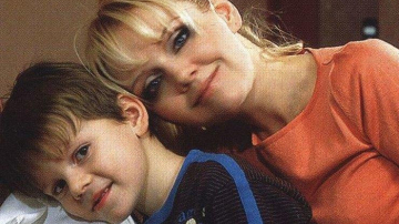 Валерия трогательно поздравила сына с 18-летием