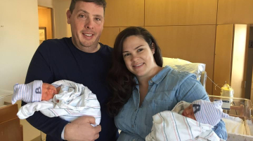 Брат-близнец родился первым, но оказался младшим