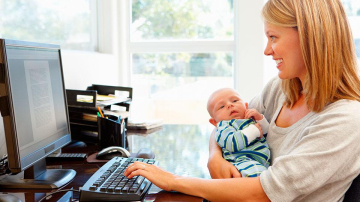 Мама выходит на работу: 10 советов, как сохранить лактацию