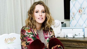 Собчак опубликовала первые домашние фото после родов