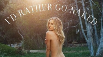Алисия Сильверстоун разделась ради борьбы с ношением шерсти