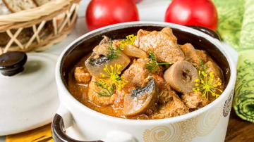 Carne cu ciuperci în sos de paprica