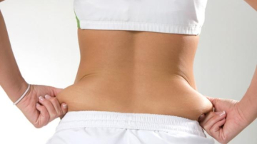 Cum să scăpăm de  „colăceii” inestetici din jurul abdomenului  și al taliei?