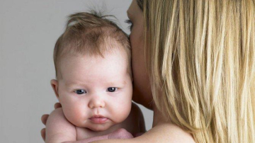 Нужно ли держать ребенка столбиком после кормления?