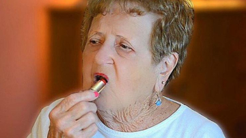 86-летняя американка прославилась уроками макияжа и ухода за собой