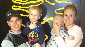 Папа из Австралии взорвал интернет постами об отношении к жене и сыну