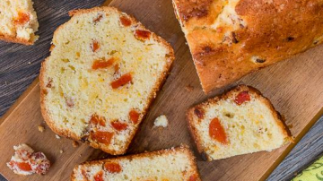 Chec de portocale și caise uscate