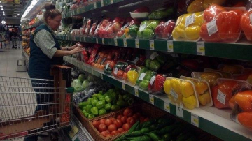 Cum sunt pregătite bucatele din supermaketurile Capitalei. Secrete dezgustătoare