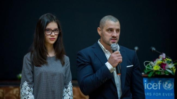 E mai inalta decat tatal ei! Cleopatra si Pavel Stratan, la cea mai recenta aparitie publica