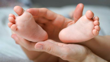 Indemnizaţia unică la naşterea copilului se va aproba anual de Guvern