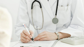 Ученые советуют лечиться у врачей-женщин