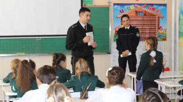 A început vacanța. INP vine cu recomandări pentru părinți și elevi