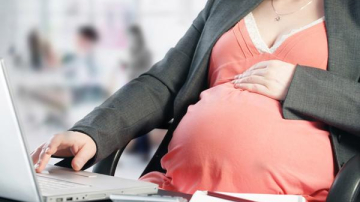 Protecția socială a angajatelor însărcinate la locul de muncă