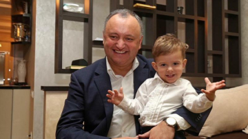 Sărbătoare în familia președintelui. Mezinul Nicolae este omagiat