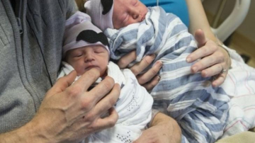 Близнецы в США родились в разные годы