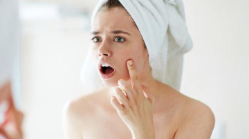 Как делать макияж, если кожа шелушится: 7 правил