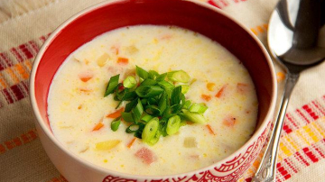 Supă de cașcaval cu șuncă și legume