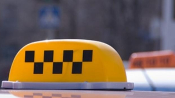 O tânără din Moldova a născut în taxi, în drum spre spital! Gestul impresionant făcut de taximetrist