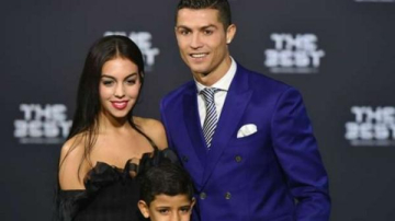 Cristiano Ronaldo, aparitie impecabila alaturi de iubita si fiul sau