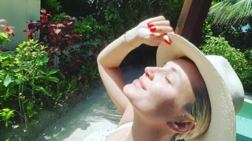 Беременная Полина Гагарина поразила снимком в бикини