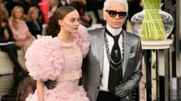 Юная муза Карла Лагерфельда Лили-Роуз Депп закрыла показ Chanel в Париже