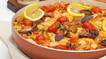 Paella cu fructe de mare