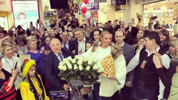 Анастасию Волочкову раскритиковали за шопинг на рынке