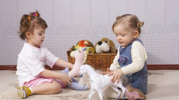 Маленькие дети могут перенимать друг у друга черты личности