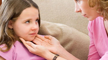 În ce cazuri pentru tratamentul gâtului este nevoie de antibiotic cu acțiune locală