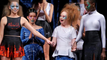 Модель с синдромом Дауна представила собственную линию одежды