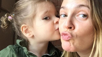 Дрю Бэрримор превратила истерики дочери в смешные фотографии