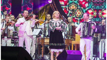 Adriana Ochișanu, la primul concert după ce a devenit din nou mamă!