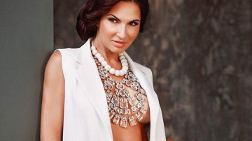 «Ты же мать»: Эвелину Бледанс раскритиковали за откровенный кадр топлес