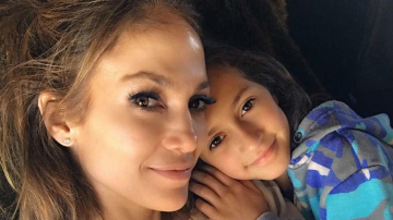 Мама и дочь: Дженнифер Лопес поделилась трогательным фото с 9-летней Эммой