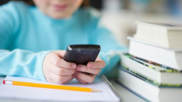 Во Франции экстренные службы 45 минут «спасали» маленькую девочку от скуки