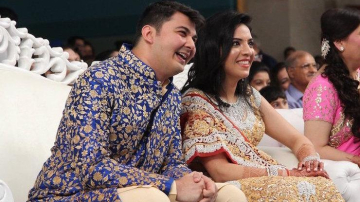 В Индии невеста за неделю празднования свадьбы сменила 7 роскошных платьев