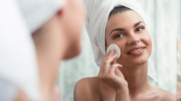 Cum să îndepărtăm corect machiajul: 9 life-hack-uri pentru sănătatea pielii