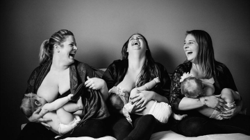 Просто еда: фотопроект о разных способах кормления младенцев