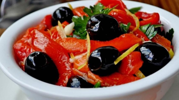 Salată cu ardei gras copt