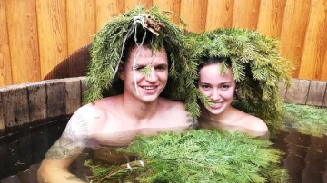 Dmitri Tarasov, într-o imagine obraznică alături de noua sa iubită! Nu mai ascund că sunt împreună